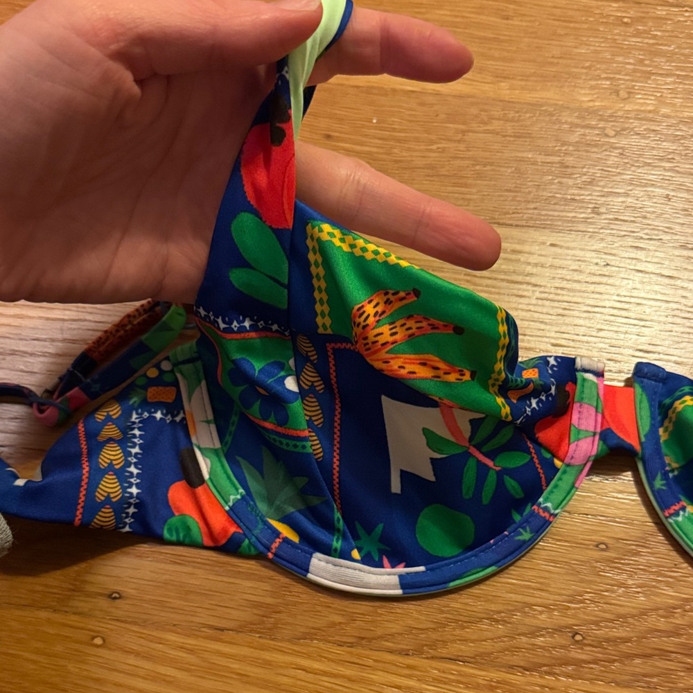 Oneone Patterned Bikini Top - Picture 2 of 7